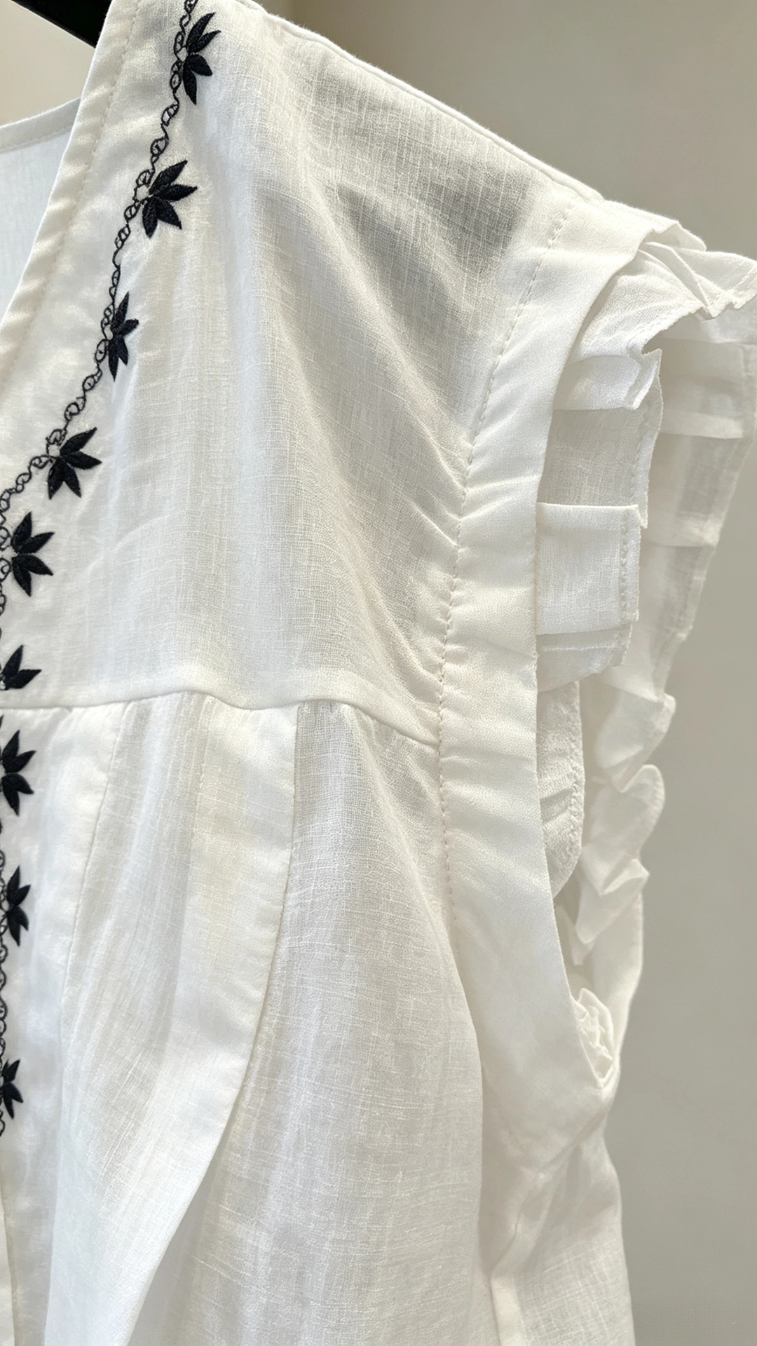 Elegant Embroidered V-Neck Vest Top – Lightweight Sleeveless Summer Top